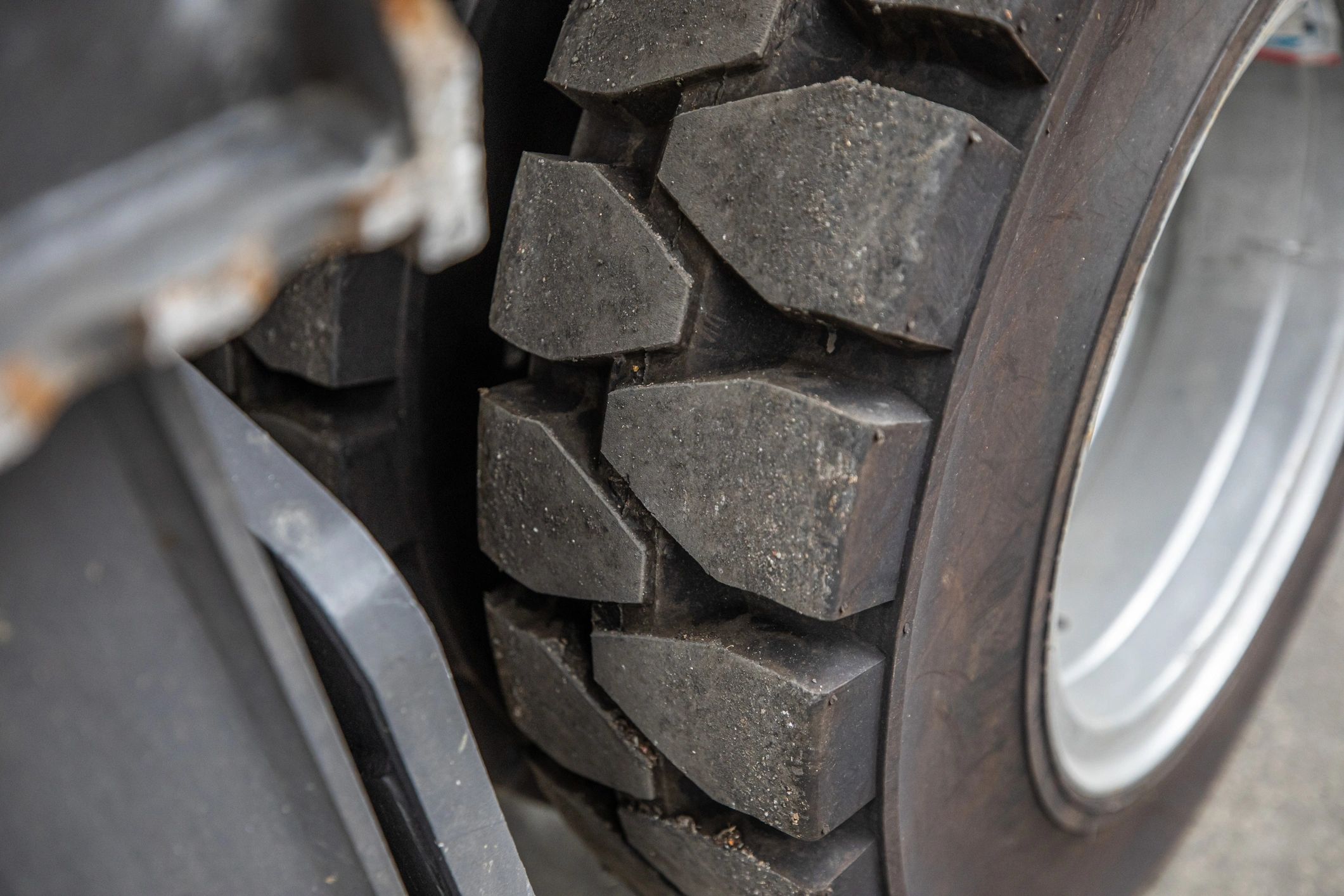 Large truck wheels and tires