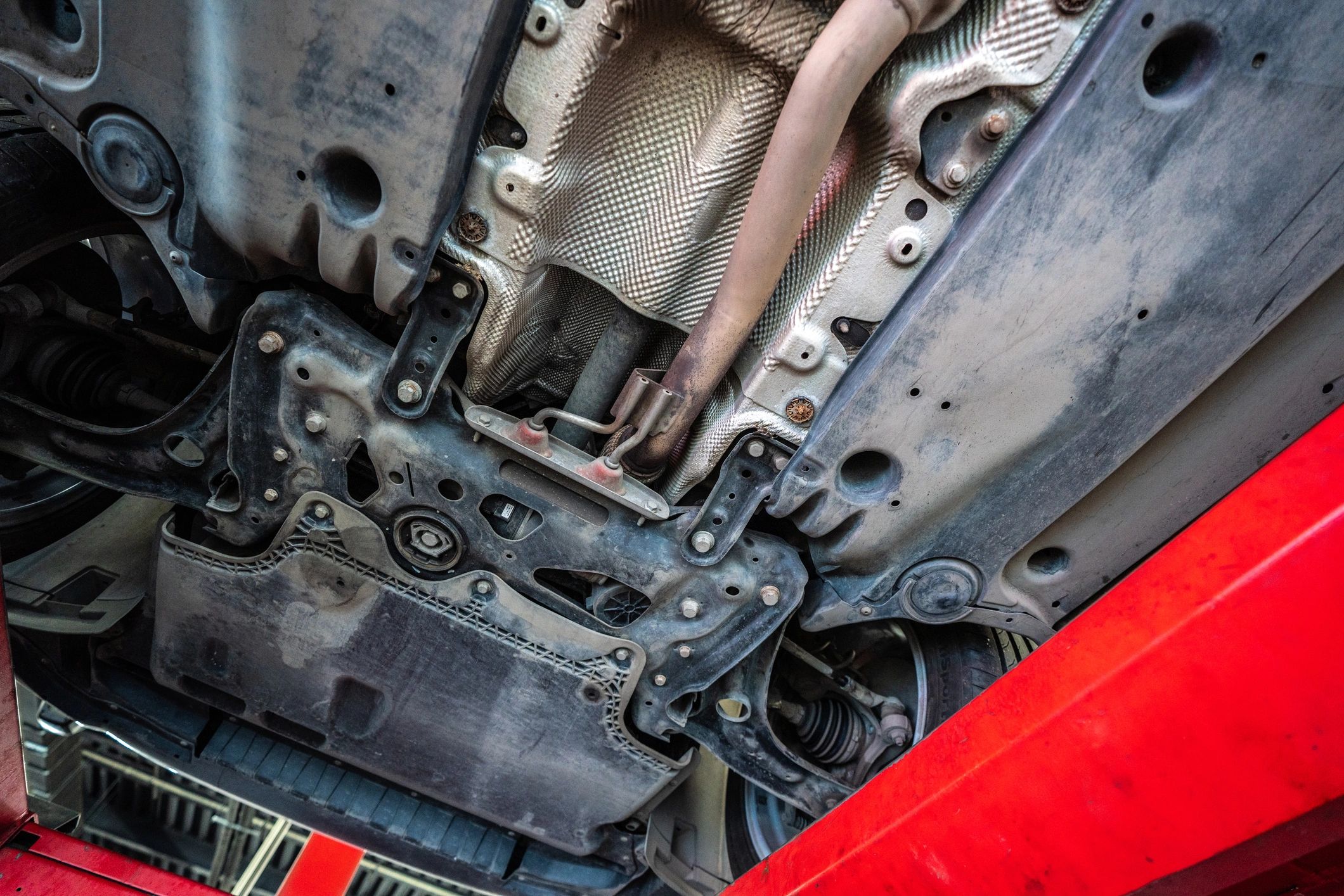 Vehicle undercarriage and drivetrain